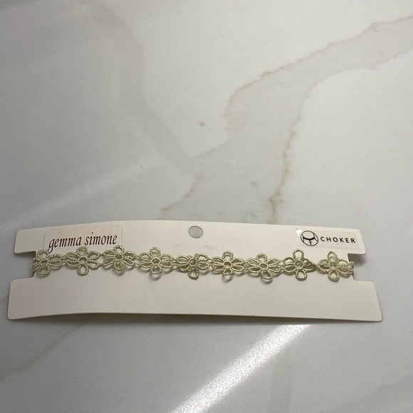 GEMMA SIMONE FLOWER CHOKER NECKLACE NEW - Picture 2 of 7